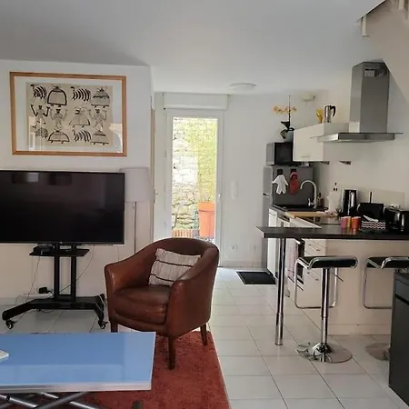 Maison De Renovee Avec Terrasse Et Parking Алансон