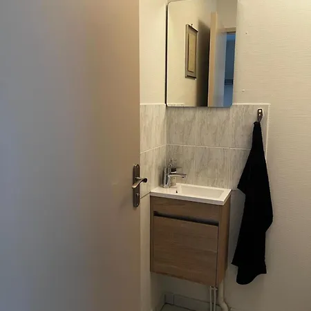 Maison De Renovee Avec Terrasse Et Parking 아파트 *