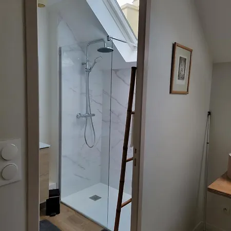 아파트 Maison De Renovee Avec Terrasse Et Parking 알랑송