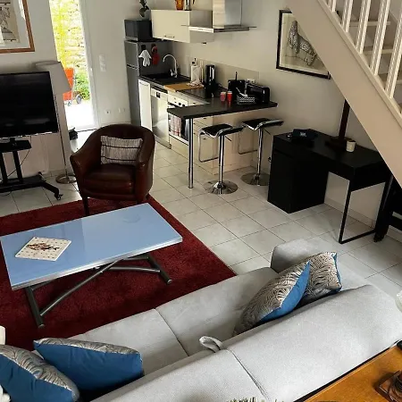 Maison De Renovee Avec Terrasse Et Parking 알랑송